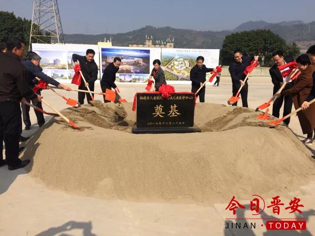 南宫体育- 斯图加特启动社区足球计划，千名儿童获赠免费装备  